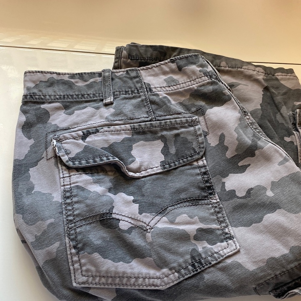 Mens Levi’s cargo shorts size 34